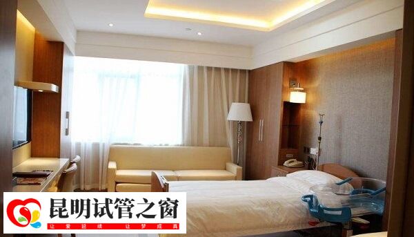 昆明安琪儿医院试管医生龙小玲和张晓梅哪个好？(图1)